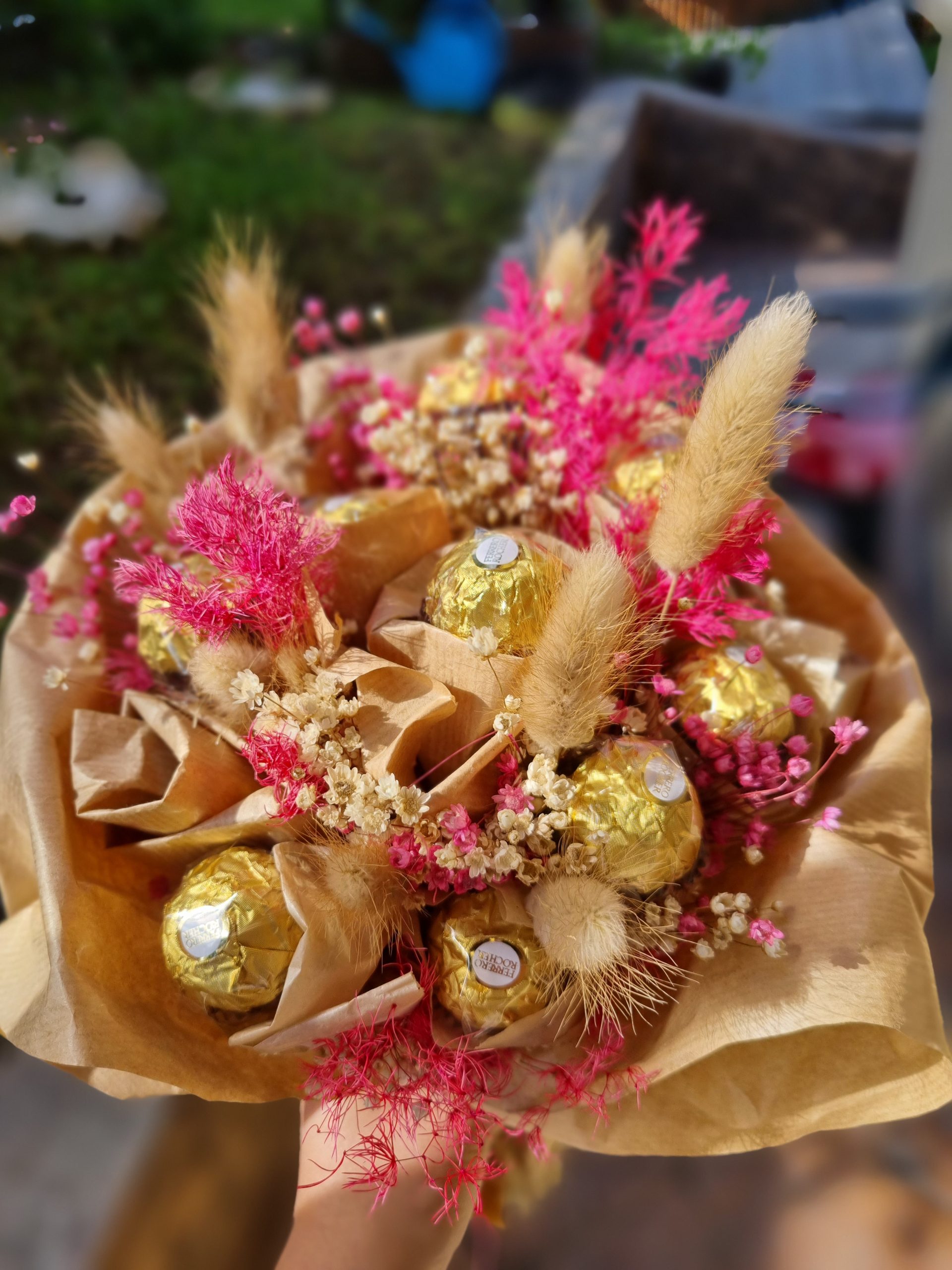 Buchet dulce flori stabilizate si Ferrero Rocher - imagine 7