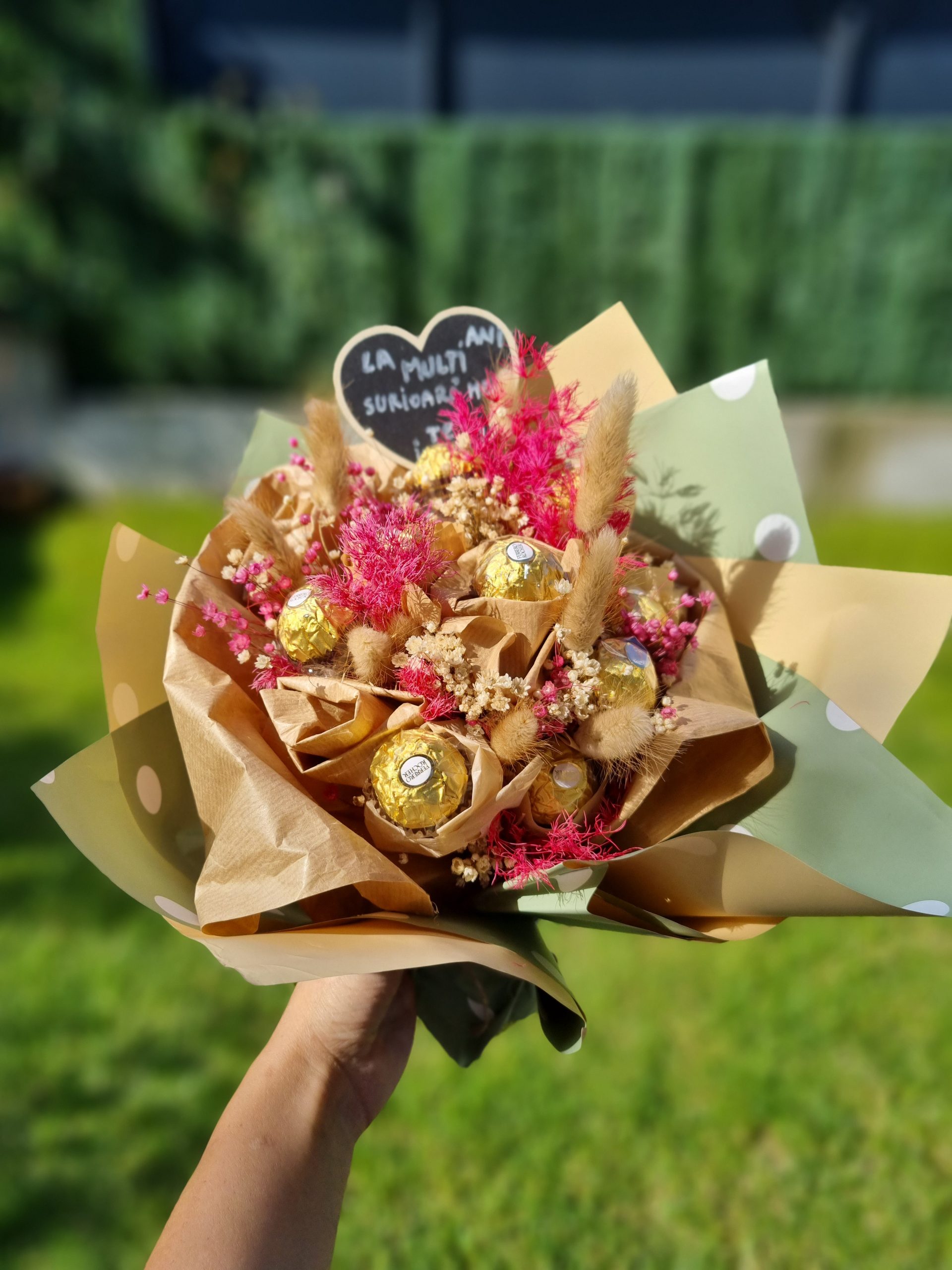 Buchet dulce flori stabilizate si Ferrero Rocher - imagine 6