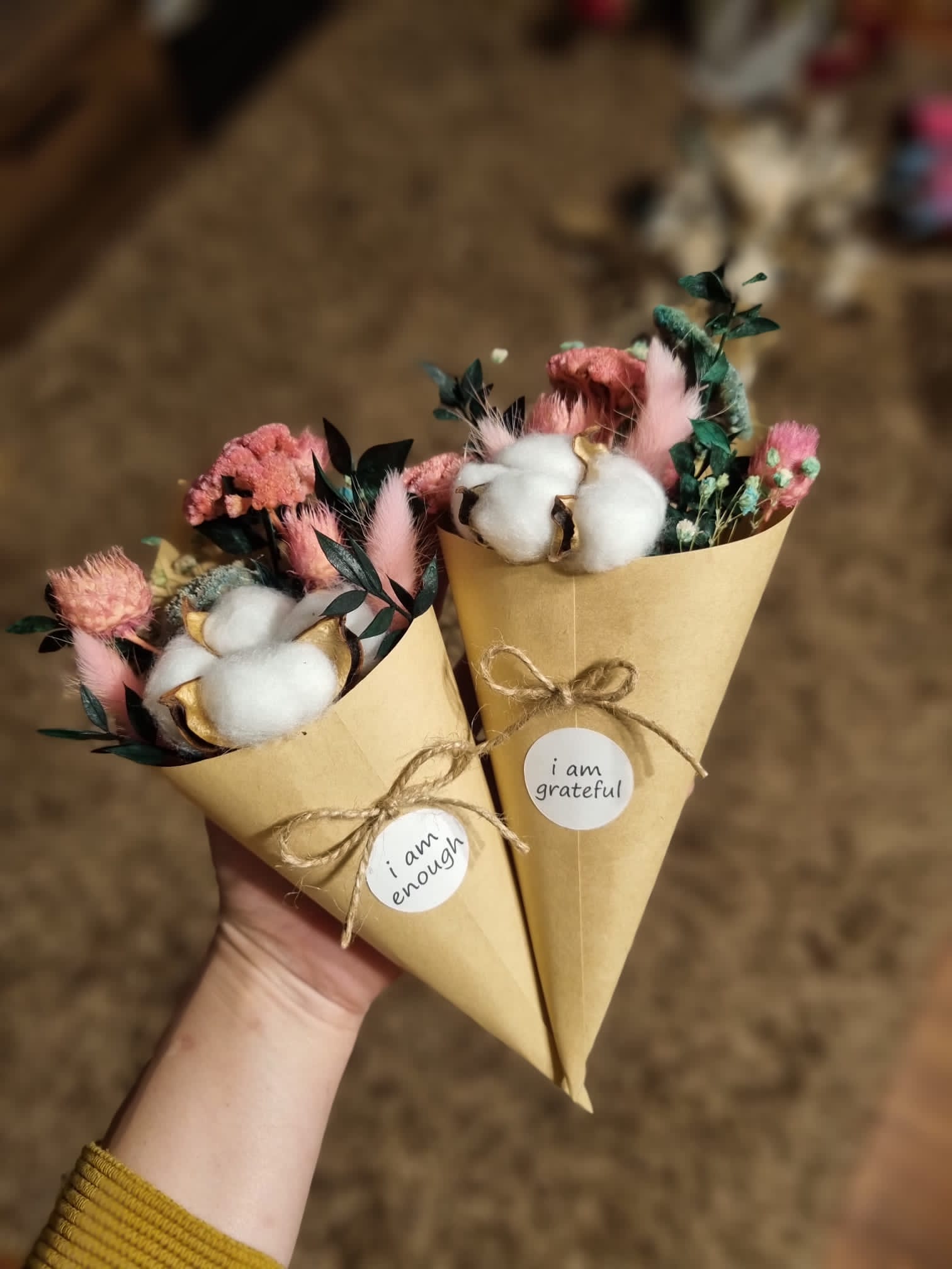 Buchet flori la cornet Bumbac cu mesaj personalizat