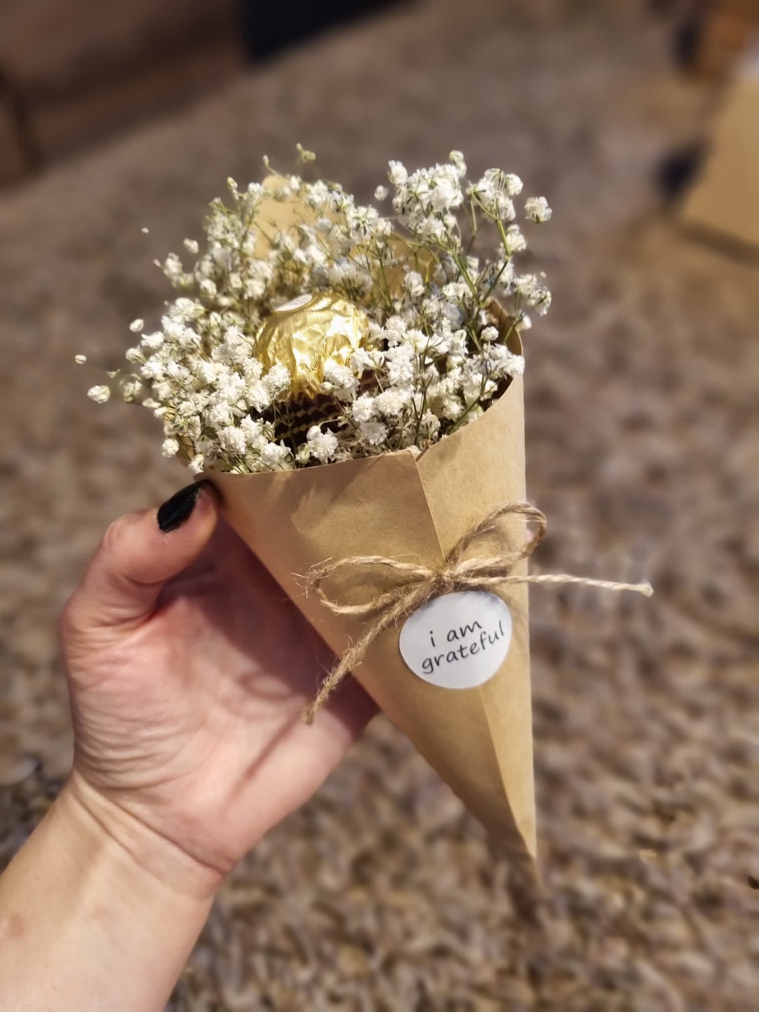 Buchet flori la cornet Gypso dulce cu mesaj personalizat